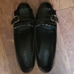 Patent leather black shoes with buckle
